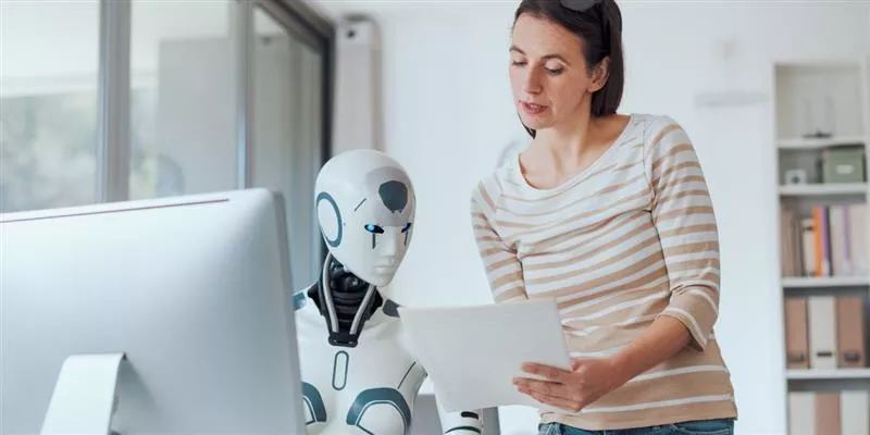Mujer usando inteligencia artificial en Recursos Humanos 