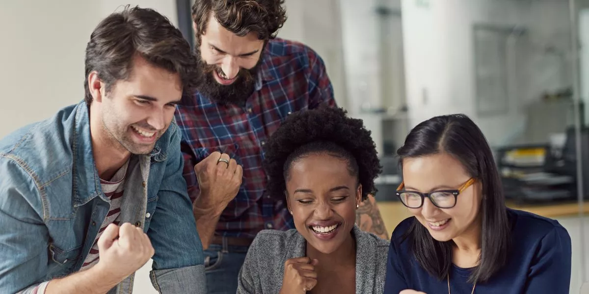 Equipo de trabajo aliviado porque externalizó sus beneficios corporativos 