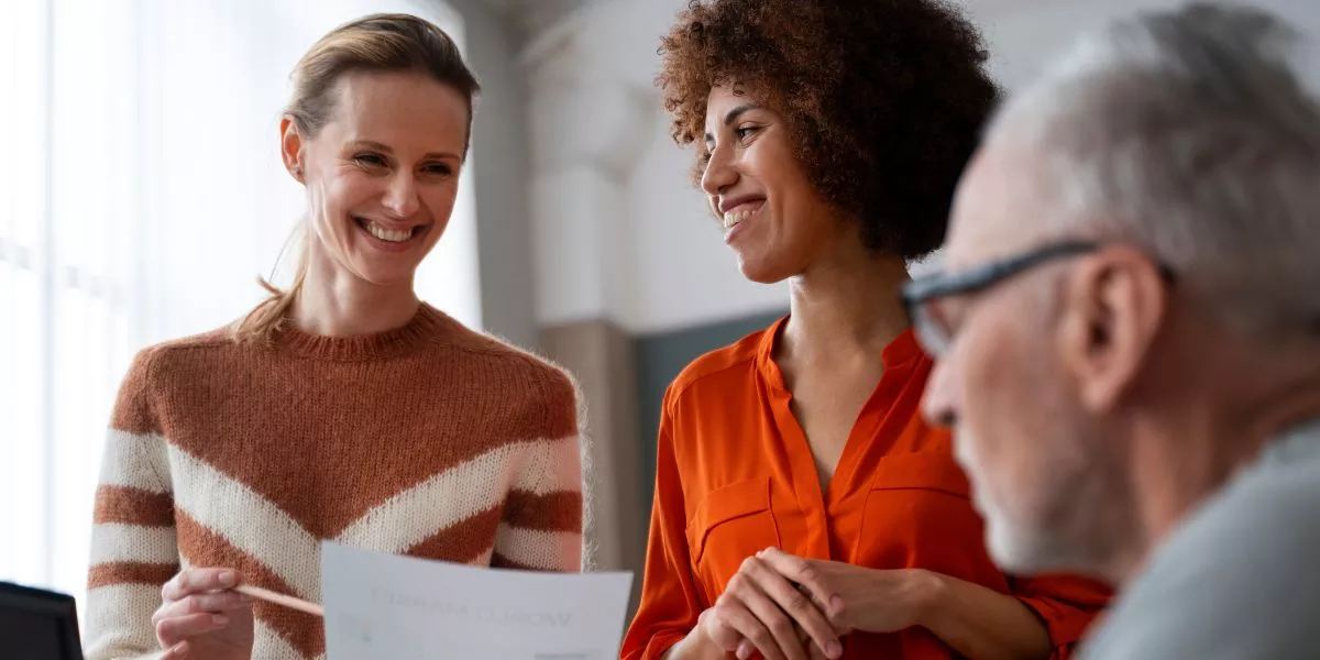 empleados y colaboradores negociando en convenios colectivos de trabajo en Uruguay 
