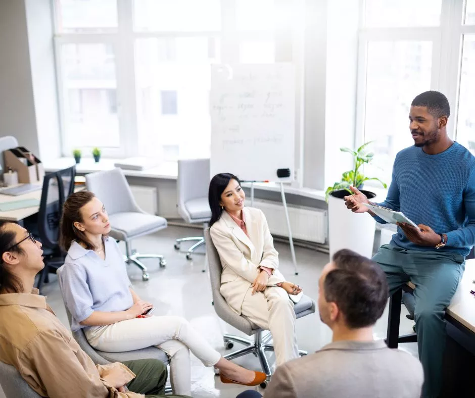 ¿Cómo comunicar de forma efectiva los beneficios laborales a los colaboradores?