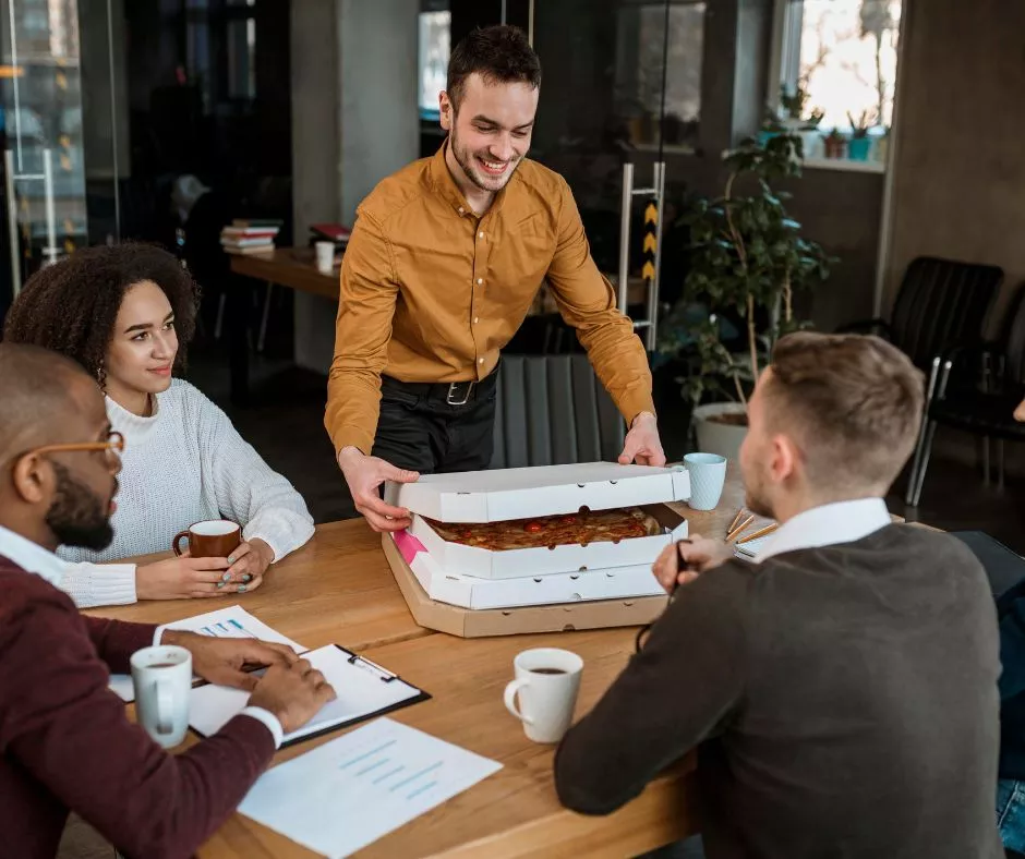 ¿Cómo reducir los costos de alimentación en una empresa sin afectar a los empleados?