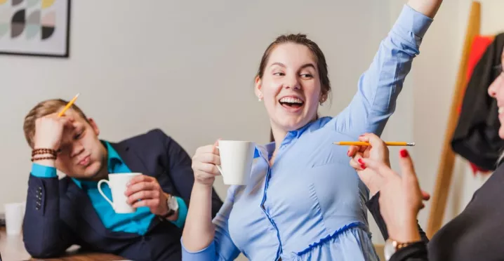 Colaboradores de Uruguay felices porque su empresa llevó su paquete de beneficios al siguiente nivel