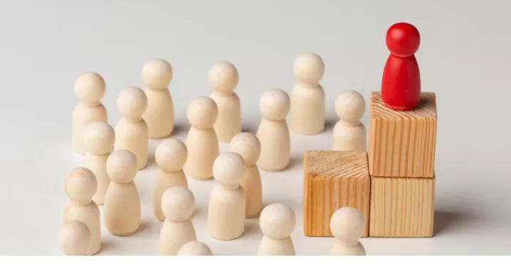 Representación visual de los tipos de liderazgo y la gestión de equipos en el entorno laboral.