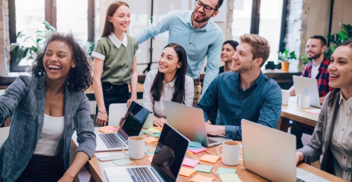 equipo de trabajo feliz
