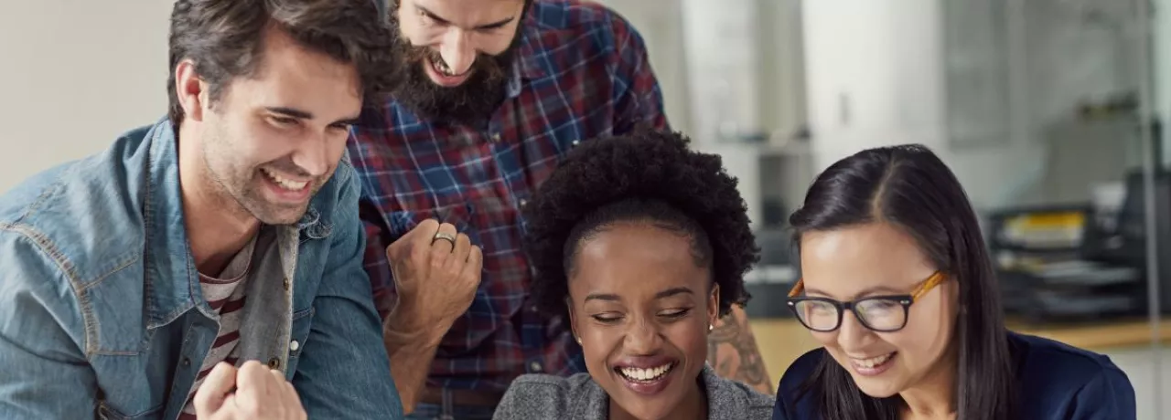 Equipo de trabajo aliviado porque externalizó sus beneficios corporativos