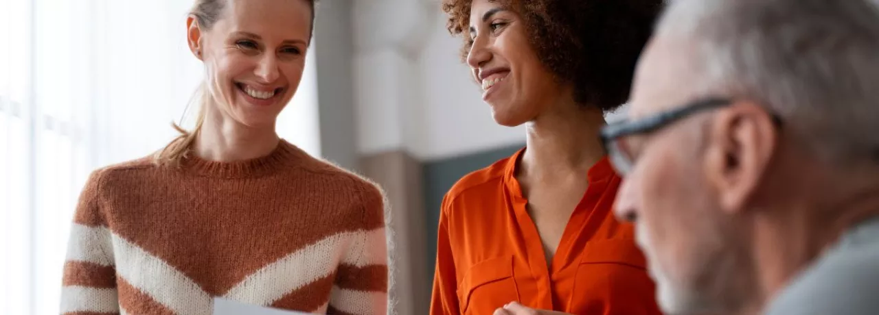 empleados y colaboradores negociando en convenios colectivos de trabajo en Uruguay