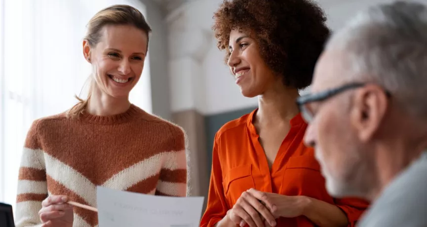 empleados y colaboradores negociando en convenios colectivos de trabajo en Uruguay