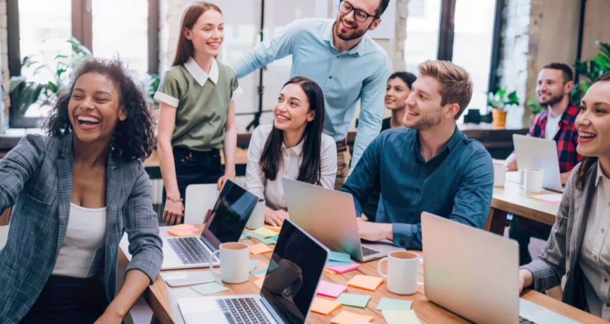 equipo de trabajo feliz
