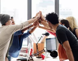 amigos en la oficina 
