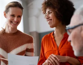 empleados y colaboradores negociando en convenios colectivos de trabajo en Uruguay
