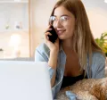 colaboradora teletrabajando en Uruguay