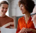 empleados y colaboradores negociando en convenios colectivos de trabajo en Uruguay
