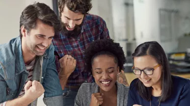 Equipo de trabajo aliviado porque externalizó sus beneficios corporativos