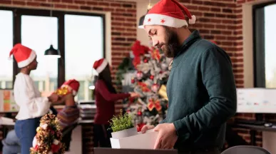 Celebración de fin de año en la oficina con Pluxee Navidad