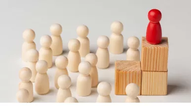 Representación visual de los tipos de liderazgo y la gestión de equipos en el entorno laboral.