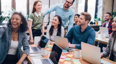 equipo de trabajo feliz