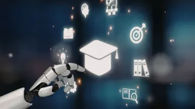 Mano robótica frente a íconos de educación, conocimiento y objetivos, en una representación de la inteligencia artificial y el aprendizaje.