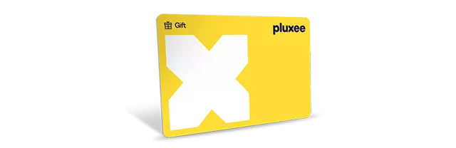 Mujer abriendo un regalo comprado con Pluxee Gift